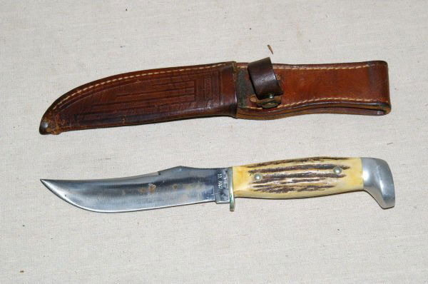 Case XX 523-5 Hunting Knife: Case XX 523-5 Hunting Knife. With Sheath qty: 1