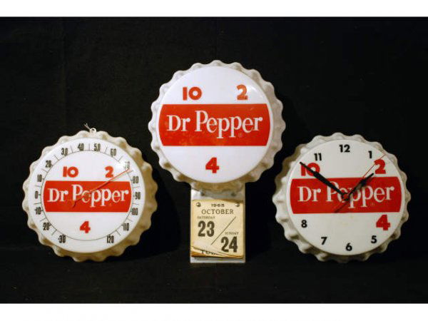 Dr Pepper Bottle Cap Clock, Calendar & Thermometer: Dr Pepper Bottle Cap Clock, Calendar & Thermometer. 1960s Dr. Pepper Bottle Cap Lighted Clock. In working condition. Measures 12" diameter. Marked " Designed and Mfg. by Tommy Tucker Plastics, 3411 E.