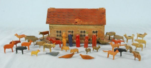 Wooden Noah's Ark Toy With Animals: Measures 6" X 13"