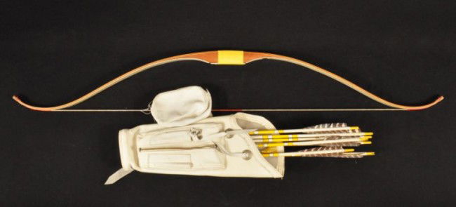 Roy Rogers' Bow and Arrow Set RR: With 7 Ben Pearson Arrows, King Line Quiver, & Black Hawk Hornet Bow. Good condition