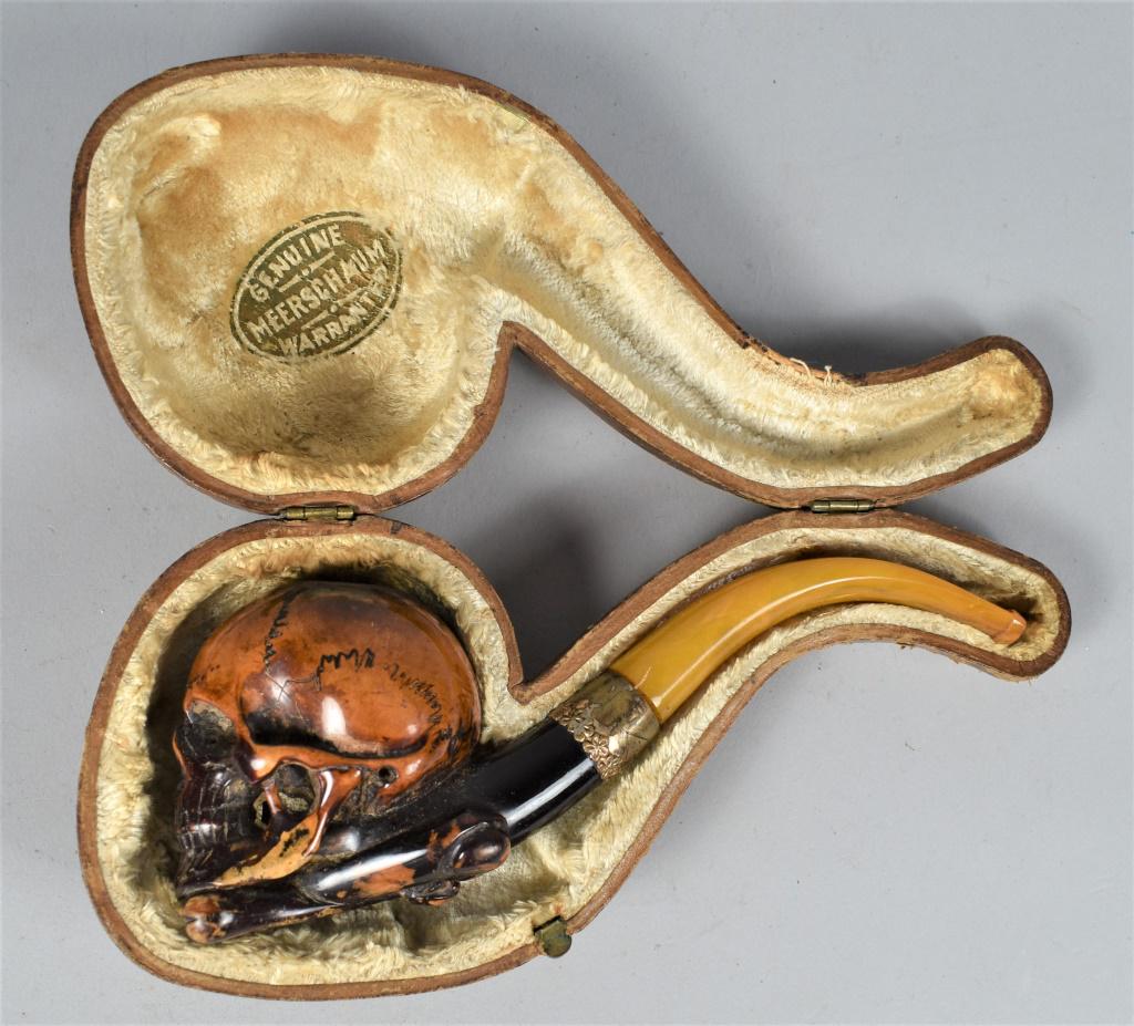 Meerschaum Figural Skull Pipe: Meerschaum Figural Skull Pipe in original case. 5 3/4 inches. Band marked 14kt.