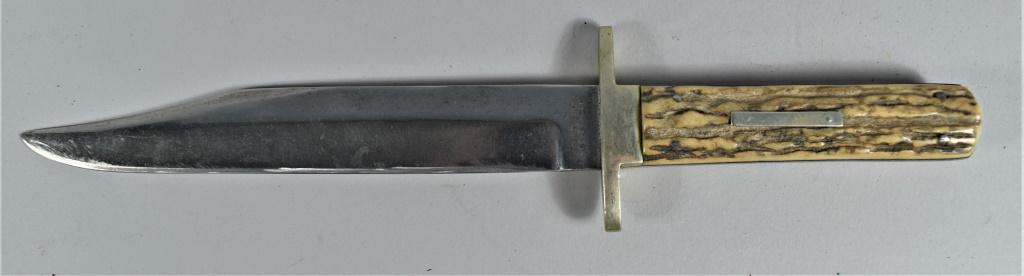 John Bull & Co. Sheffield England Stag Handled Hunting Knife: John Bull & Co. Sheffield England Stag Handled Hunting Knife. Fixed blade with engravable plate on handle. Excellent condition. 6 3/4 inch handle, 11 inches overall.