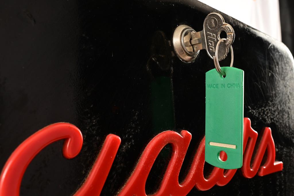 1950's CIGAROMAT Coin-Op Cigar Machine