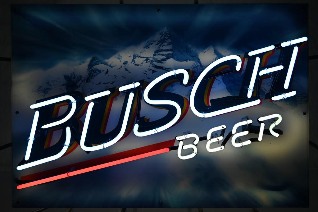 Busch Beer Neon Sign: Working condition 22.5" x 32" x 7.5"