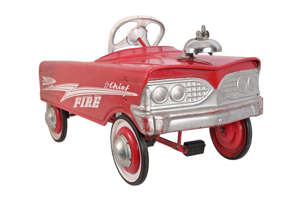 Vintage Murray Red Fire Chief Pedal Car (1 of 8)
