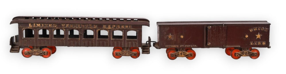 IVES Cast Iron Train Passenger & Box Car (1 of 6)
