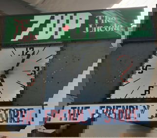 7-Up Clock The Friendly Store Advertising Clock