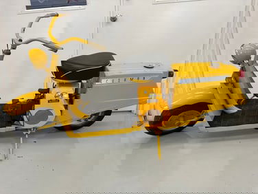 1959 Cushman Highlander Model 721 Scooter