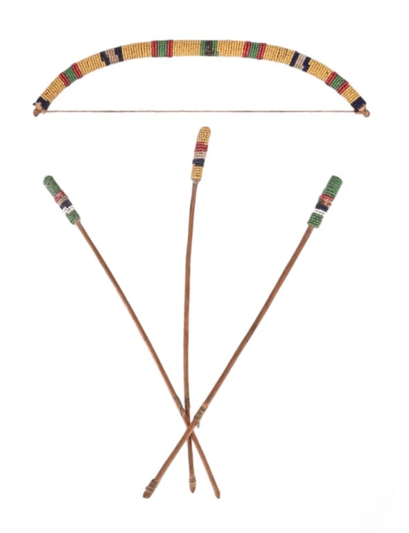 Indian Beaded Child's Bow & Arrows: 10" Bow ,arrows apx 11"