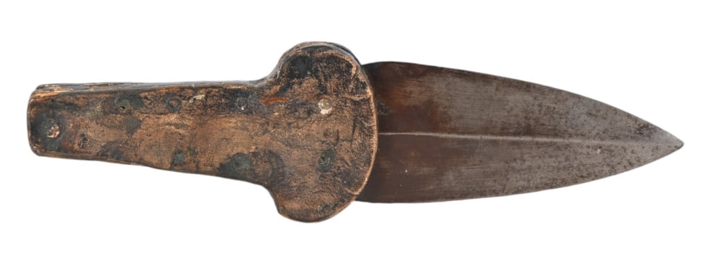 Rare Early Indian Dag Knife Hide Handle 1800-1850: Indian Dag Knife. With museum documents. Circa 1800-1850, Iron Steel blade 4.6", Leather wrapped handle with copper pins 5.4", 10" overall length.