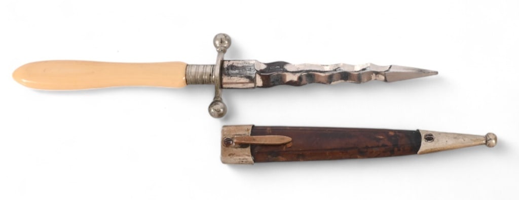 Woman's Dagger / Protection Knife: With original sheath. Blade length 4.25", Overall length 9.5".