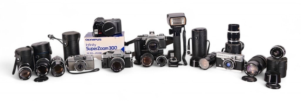 Collection of Vintage Olympus 35mm Cameras & Lens': Collection of Vintage Olympus 35mm Cameras & Lens'