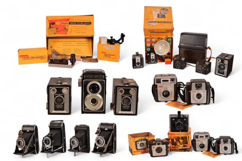 Large Collection of Vintage/Antique Kodak Cameras: Antique Kodak folding cameras and collection of Brownie cameras and accessories.
