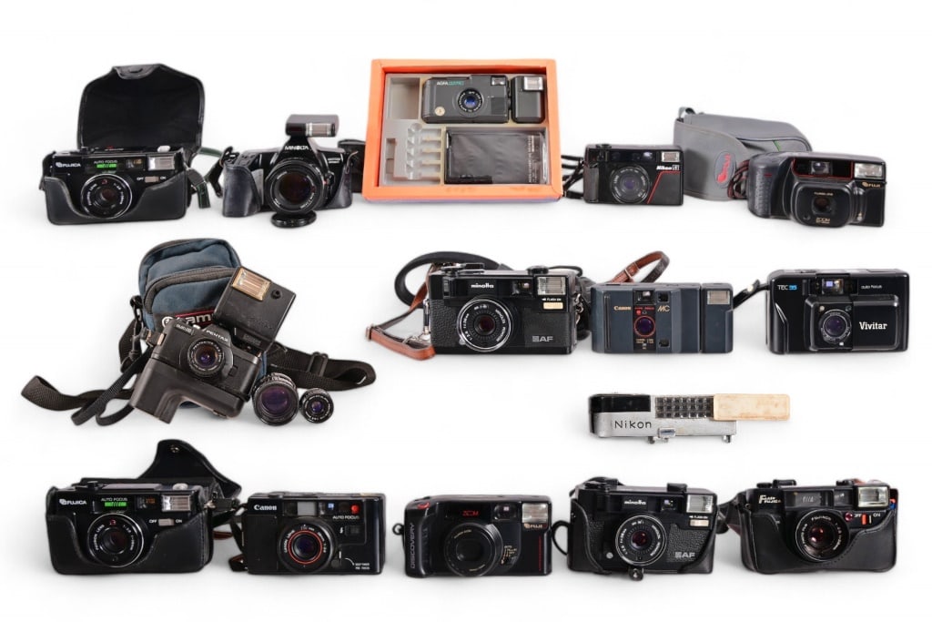 Collection of Vintage Point & Shoot Cameras: Collection of Vintage Point & Shoot Cameras