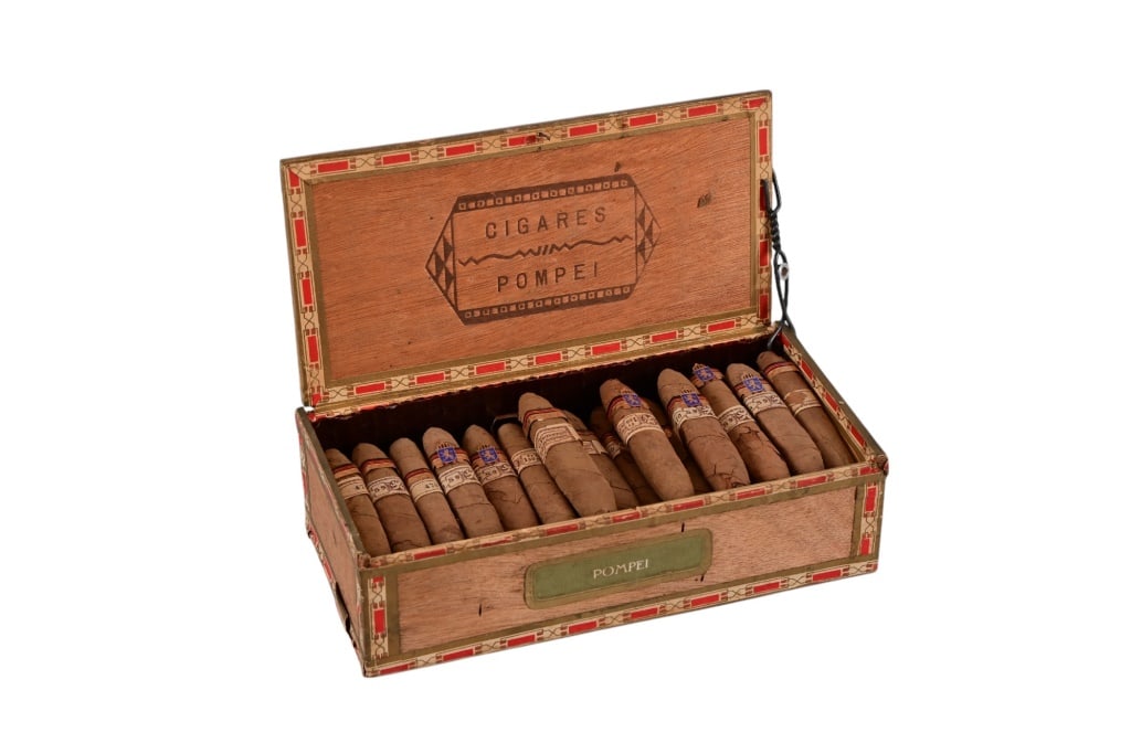 Vintage Pompei Cigar Box with Cigars: Vintage Pompei Cigar Box with Cigars. Cigars are not Pompei brand but very old (Prix-Prus Maximum). Box and cigars are in Very Good Condition.