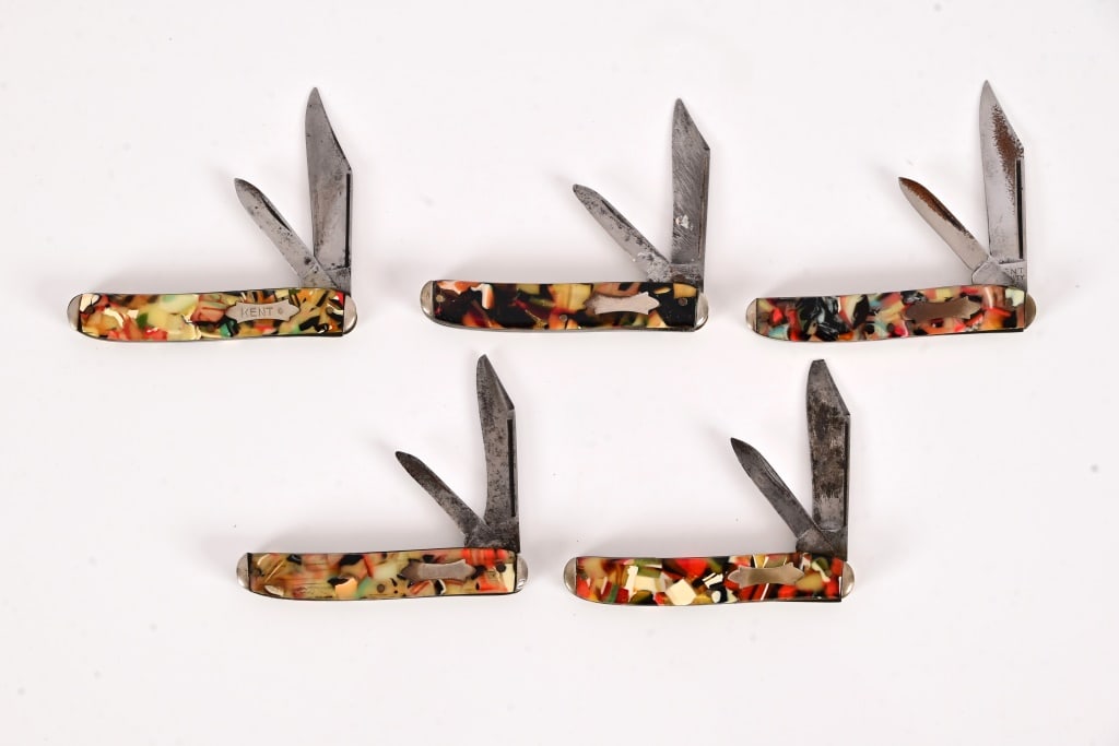 Five End Of Day Handle Pocket Knives: Five (5) End Of Day Handle Pocket Knives. Manufactured by Kent, New York City. Very Good to Excellent Condition. Measure 3 1/2" closed. 5 3/4" to 6" open.