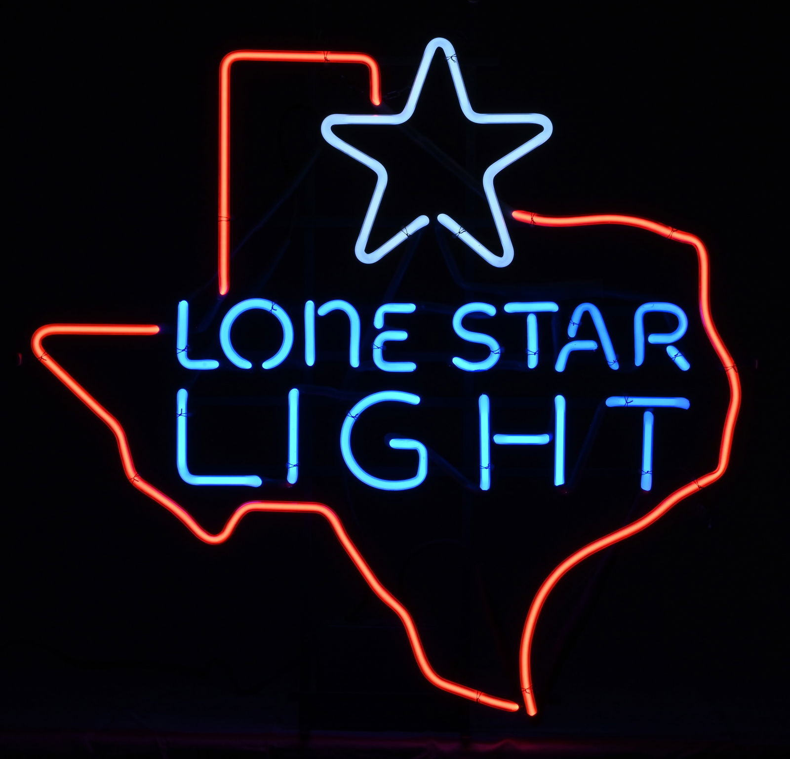 Lone Star Light Beer Neon Sign: Vintage original, good working condition, 27x28.