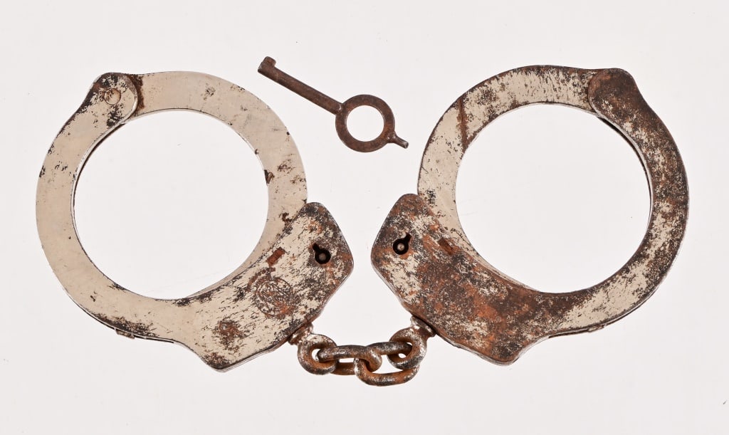 Vintage Smith & Wesson Handcuffs w/ Key: Vintage Smith & Wesson Handcuffs w/ Key