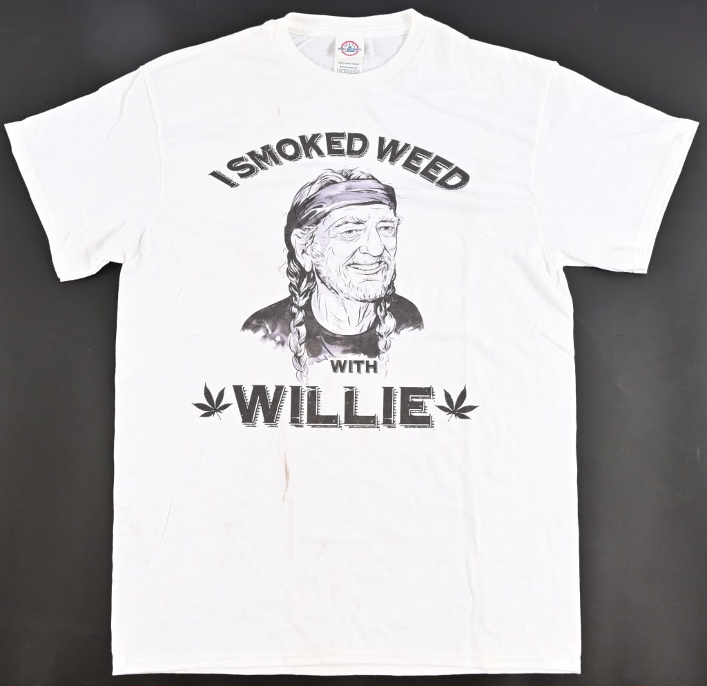 Willie Nelson, "I Smoked Weed With Willie" T-Shirt: Size Adult Medium