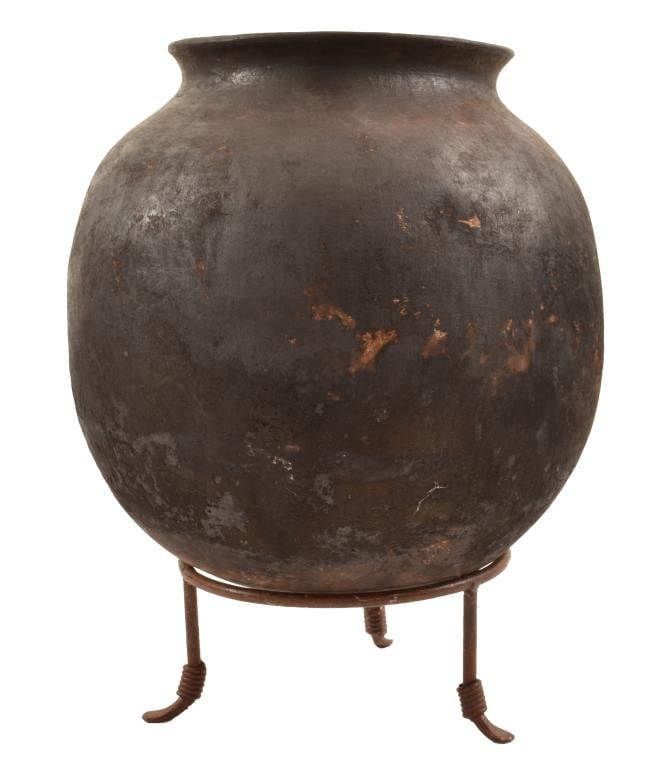 Cauldron Pot w/ Stand: Cauldron Pot w/ Stand