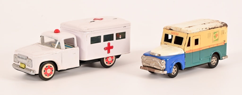 2 Vintage Toy Trucks (1 of 13)