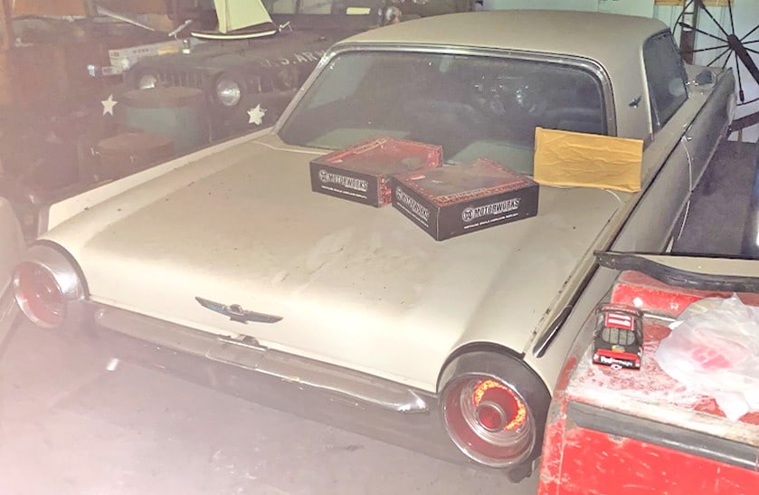 1962 Ford Thunderbird: Stored in shed with rodent exposure. Not running, needs maintenance, Been sitting for a long time. Title Not in his name.This item is being sold from where it sits in Tennessee. As is, where is. Must
