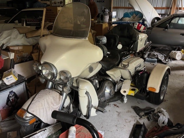 Harley Davidson Custom Trike Motorcycle: Not running, buried in bar. rodent exposure. title & keys unknownThis item is being sold from where it sits in Tennessee. As is, where is. Must be picked up on site in Tennessee, location is an hour n