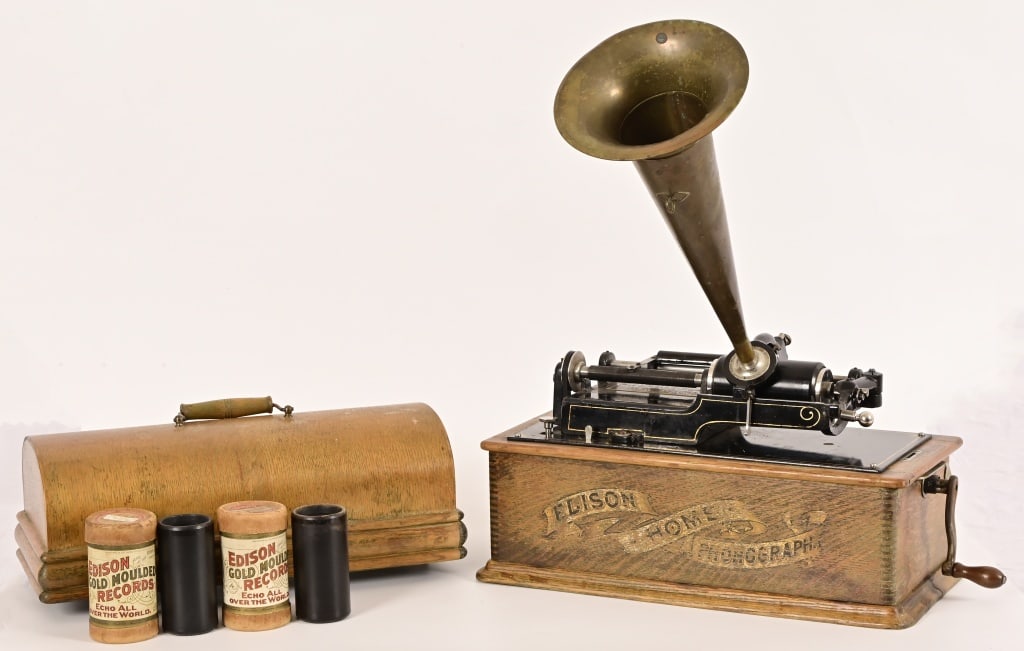 Antique Edison Home Phonograph Music Box: Working condition, Measures 14" x17" x 20"