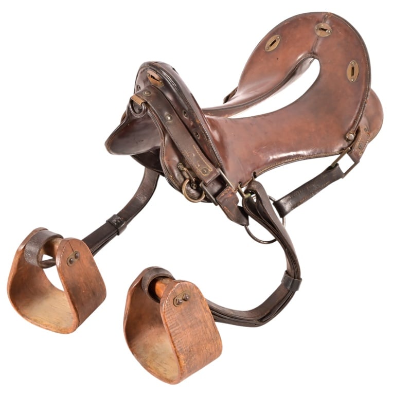 Antique McClellan 12 Inch Cavalry Saddle (1 of 11)