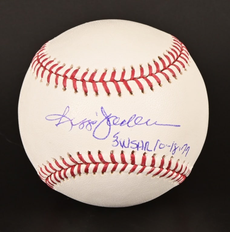 Reggie Jackson Autographed Baseball: PSA DNA authenticated (J47487).