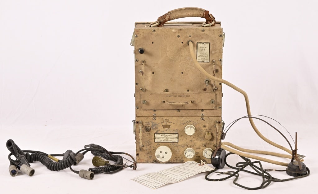 Vintage Signal Corps Radio Receiver (1 of 15)