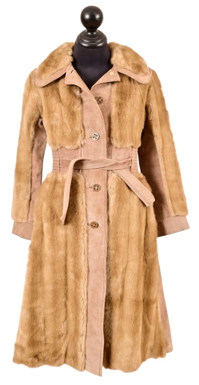 Vintage Ladies' Fur Coat (1 of 9)