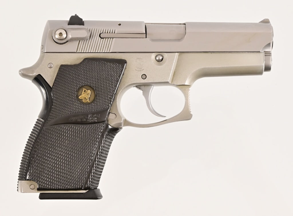 Smith & Wesson Model 669 Semi-Auto 9mm (1 of 3)
