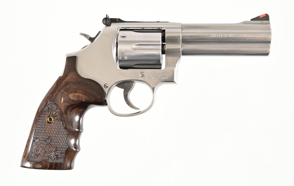 S&W Model 686-6 .357 Magnum Revolver: S/N 1014220. In factory case. 4" barrel. Fancy wood grips. Modern.