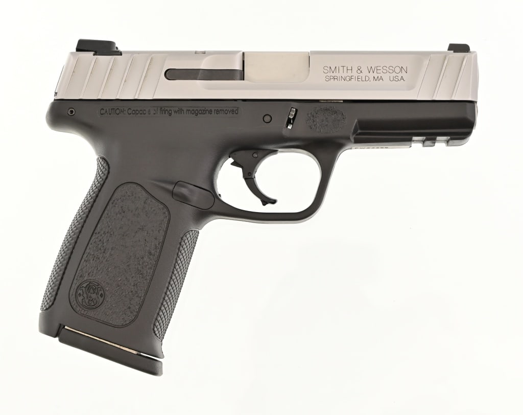 S&W Model SD40VE .40 Pistol: S/N FWZ2299. 4' barrel. Modern.