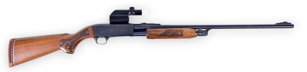 Ithaca Model 37 Featherlight 20 Guage Shotgun: "Deer Slayer" 26" smooth bore Barrel, Weaver Qwik Point S-1 Sight, S/N 371209556, Modern