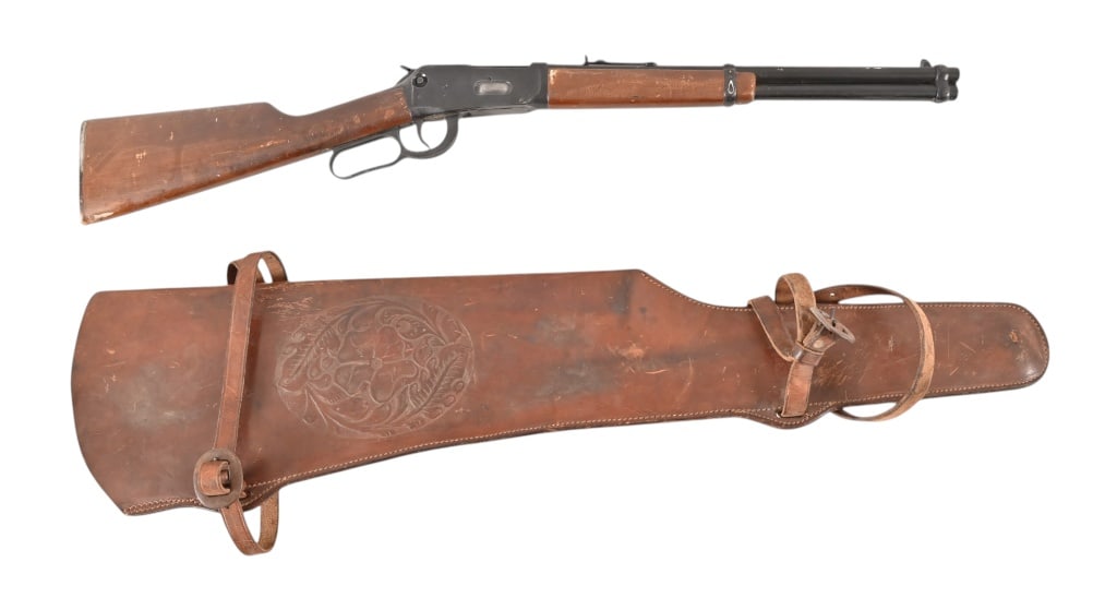 Yellowstone Leather Rifle Scabbard And Prop Rifle (1 of 11)