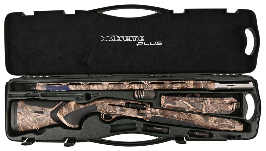 Beretta A400 Xtreme Plus Camo Semi Auto Shotgun: In like new condition. possibly unfired