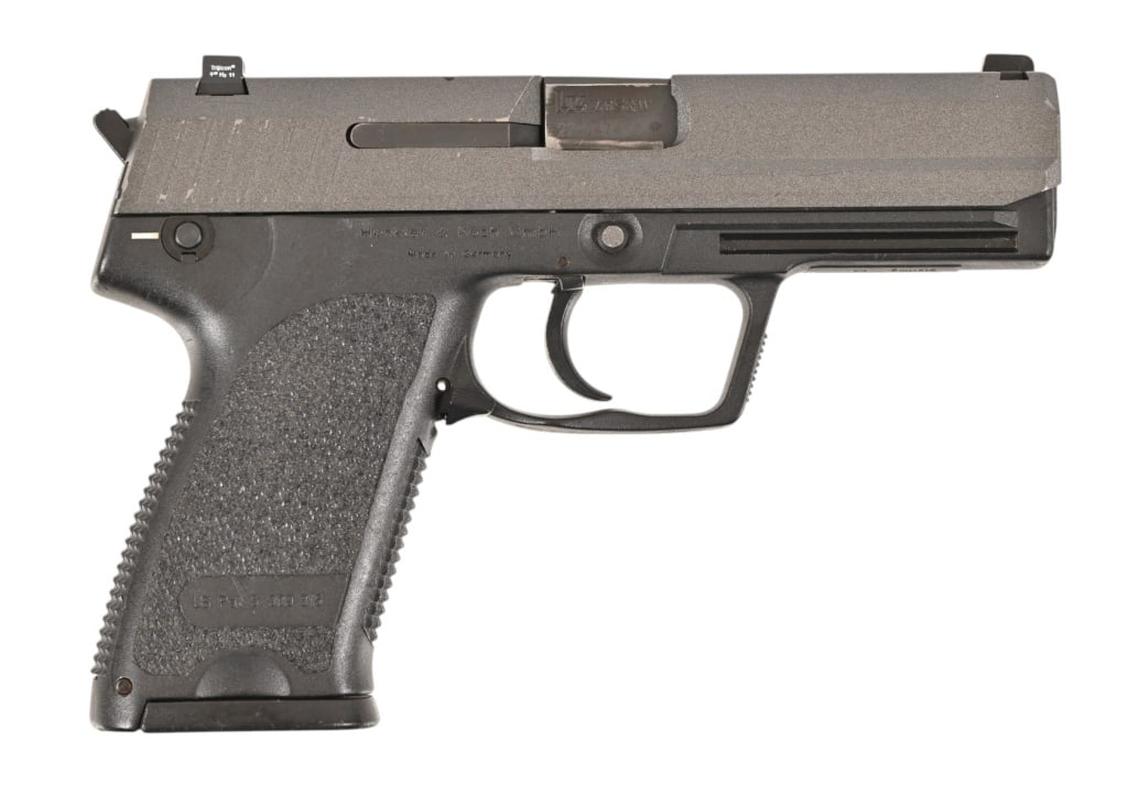 HK USP .40 Semi-Auto Pistol: 4.25" Barrel, 13 Rd Mag, S/N 22-047415, Modern