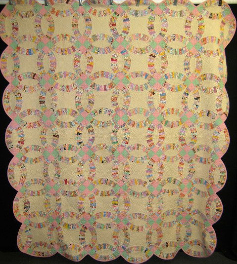 Quilt Double Wedding Ring 1930. Exceptional !!!! : Quilt Double Wedding Ring 1930. Exceptional. Waco, Texas. One of the icest Wedding Ring quilts I have owned. Mint condition. Recently professionally laundered. Measures 72.0" x 85.0". Same origin as P