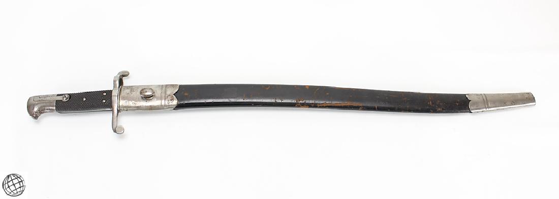 Civil War Period British Model 1856 YATAGHAN BAYONET &: Details: This is a Civil War period British Model 1856 yataghan bayonet and scabbard. Please attend our live sale to inspect this and many other rare and desirable antique weapons and militaria items.