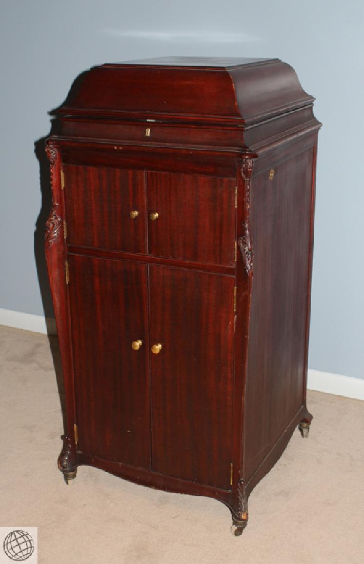 Antique VICTOR VICTROLA TALKING MACHINE AND LARGE: Details: Antique c.1912 Victor Victrola Talking Machine phonograph with large collection of original antique Victrola phonograph records. This handsome mahogany cabinet Victrola is a Model VV-XVI, se