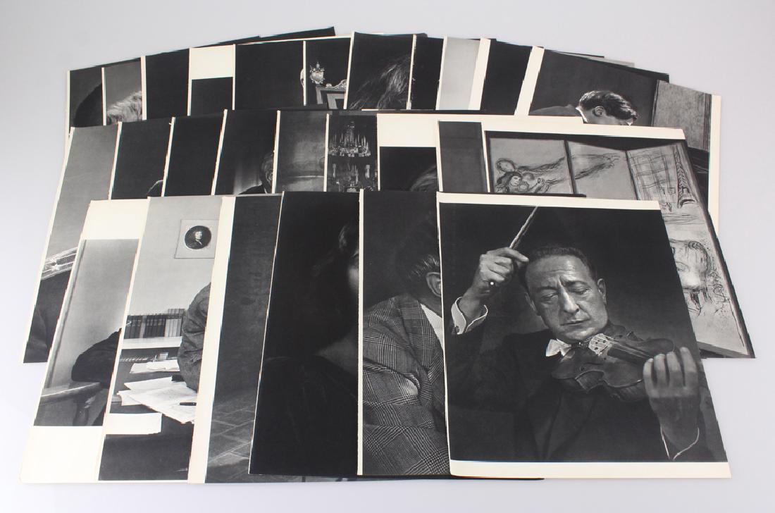 26Pcs Photogravure Portaits YOUSUF KARSH 1970S 1960S: Details: This lot is comprised of 26 1970s sheet-fed photogravure portraits of prominent 20th Century figures by photographer Yousuf Karsh. Included in this group are portraits of Winston Churchill, J