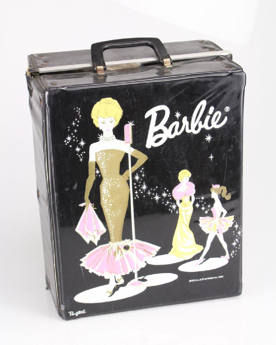 Vintage BARBIE STORAGE BOX OR TRUNK C 1962 CONTAINING A