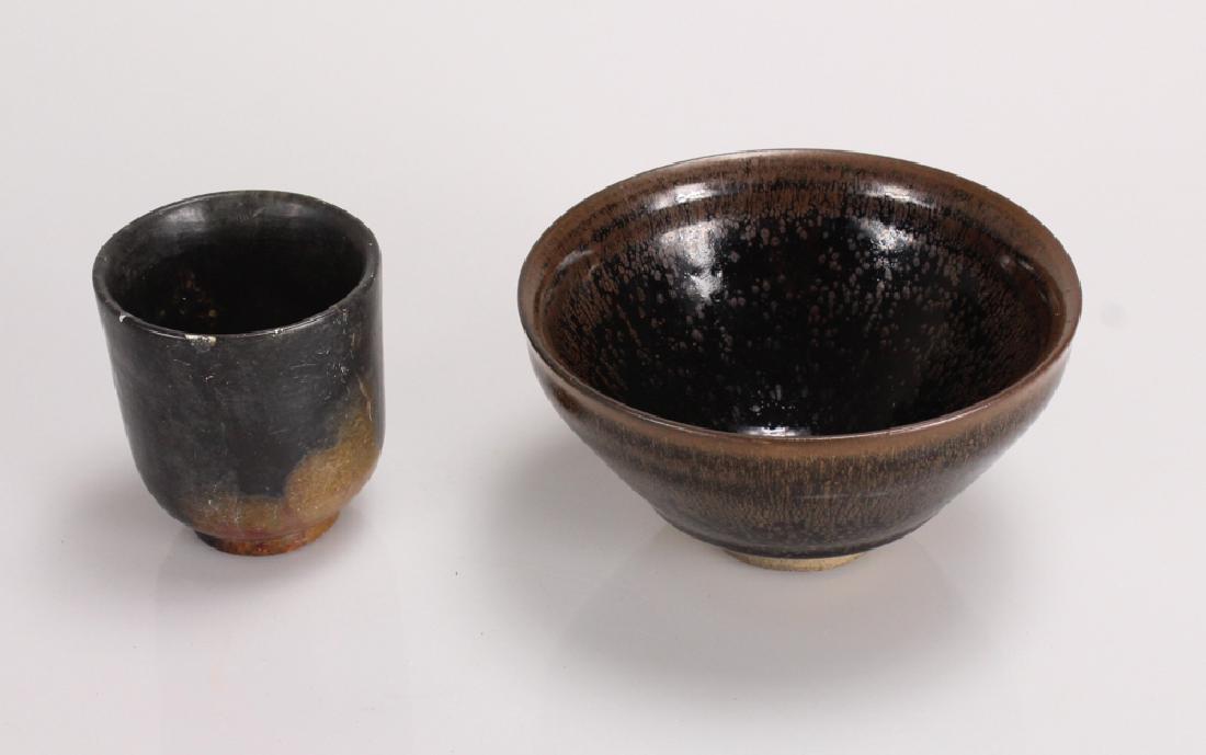 2Pcs Hares Fur Temmoku ANTIQUE CHINESE TEA VESSELS Jian: Details: This lot offers two antique Chinese tea cups.The first is a Temmoku vessel decorate with the famous "Hare's fur" pattern of a shinning black glaze showing fine radial rust-colored streaks th
