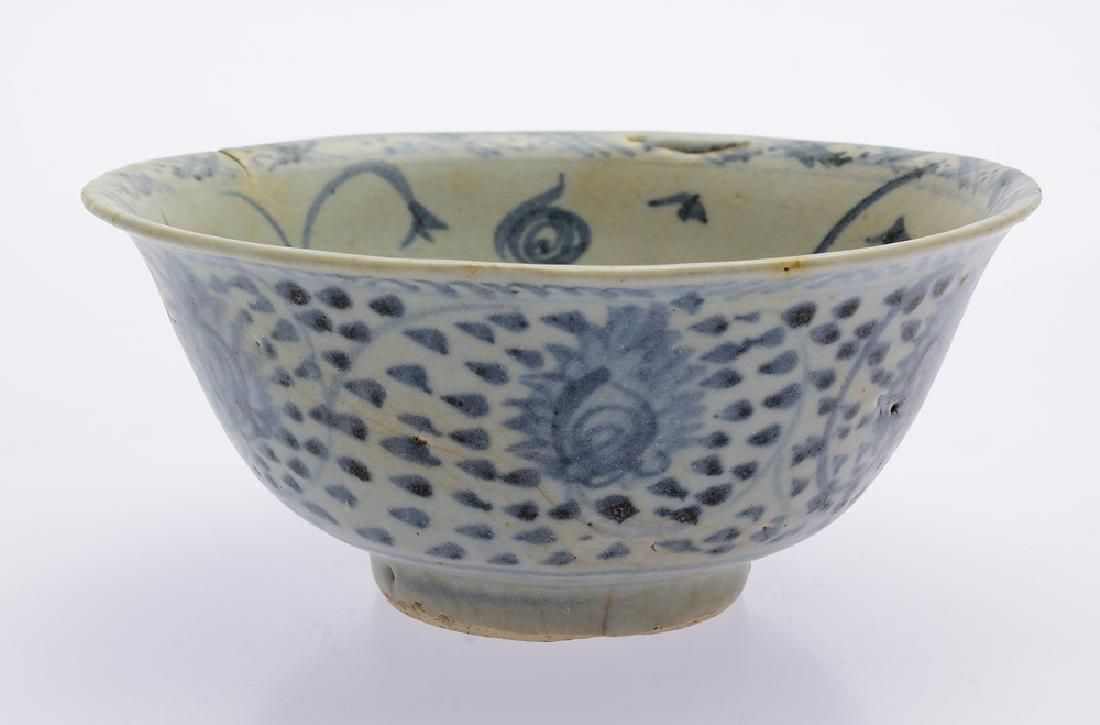 Artemisia Scroll Design ANTIQUE MING DYNASTY BOWL: Details: Artemisia Scroll Design ANTIQUE MING DYNASTY BOWL Vessel Flower Ornamentation Blue Glaze Ancient Pottery Home Asian Oriental Art This lot consists of an antique Ming Dynasty bowl with artemis
