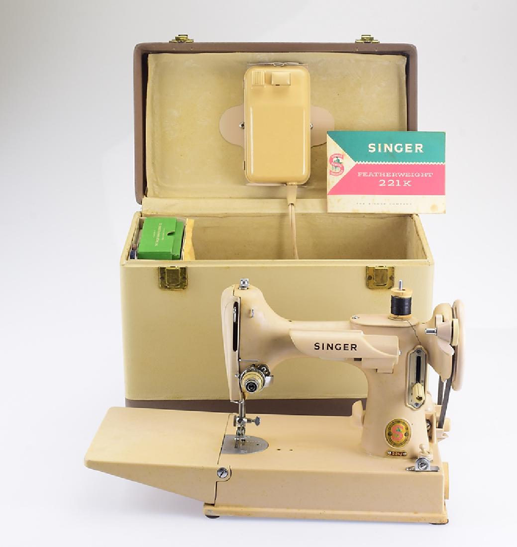 Singer Manufacturing Company VINTAGE BEIGE SINGER: Details: Singer Manufacturing Company VINTAGE BEIGE SINGER FEATHERWEIGHT 221K SEWING MACHINE Original Carrying Case Instruction Manuel & Oil Can Spare Parts Colored Machine Post-warThis lot consists