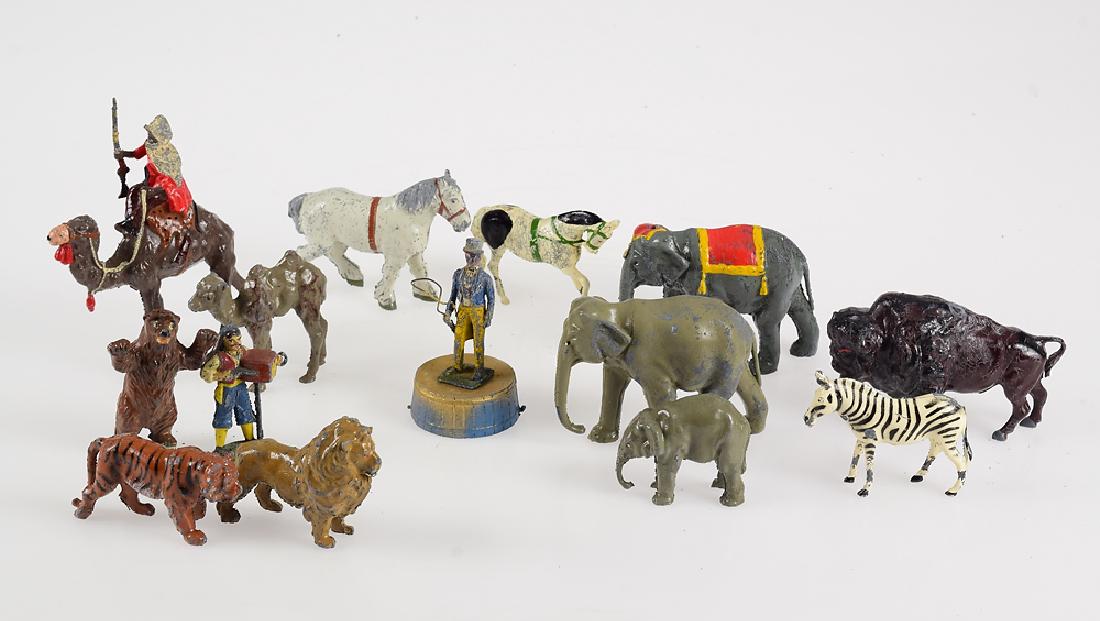 15pcs Vintage & Antique CAST METAL FIGURES & TOYS: Details: 15pcs Vintage & Antique CAST METAL FIGURES & TOYS Britain's Mammoth Circus Elephants Bison Horses Ringleader Circus Collectibles Lion Tiger Organ Grinder & Bear This lot features 15 vintage a