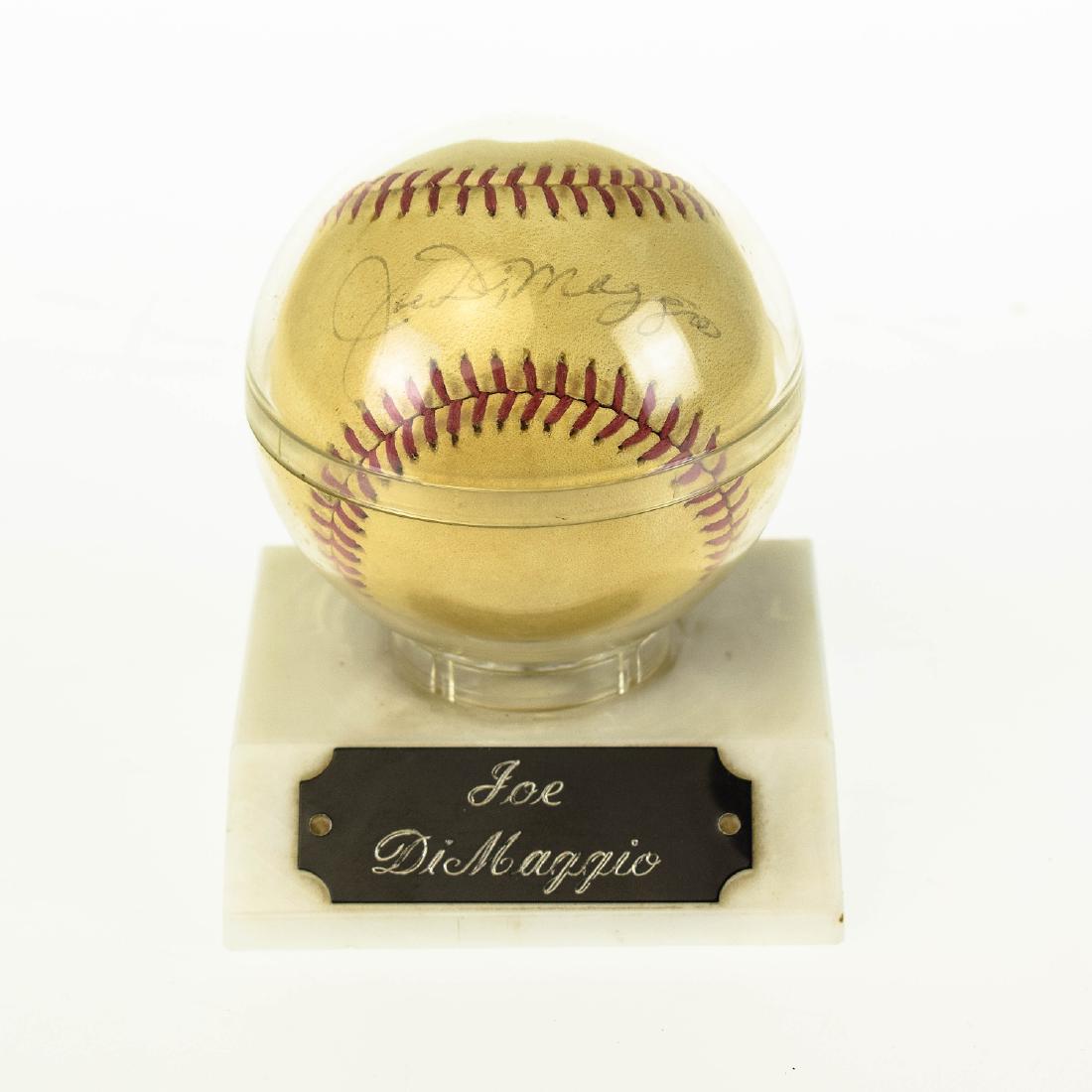 Collectible Baseball JOE DIMAGGIO SIGNED AMERICAN: Details: Collectible Baseball JOE DIMAGGIO SIGNED AMERICAN LEAGUE OFFICIAL BASEBALL Center Fielder Yankee MVP All-Star World Series Winner American League Pennants Baseball Hall of Fame Memorabilia Au