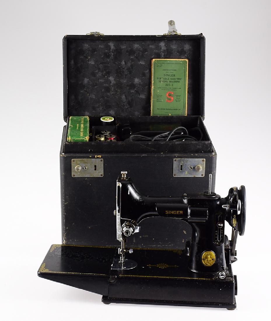 Singer Manufacturing Company VINTAGE SINGER (1 of 15)